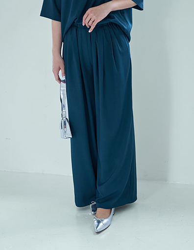 LOOSELY KNIT RANDOM CABLE KNIT TOP