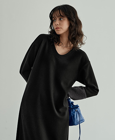 COLOR MATCHING U NECK DRESS