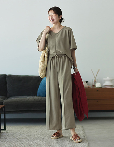 LOOSELY KNIT RANDOM CABLE KNIT TOP