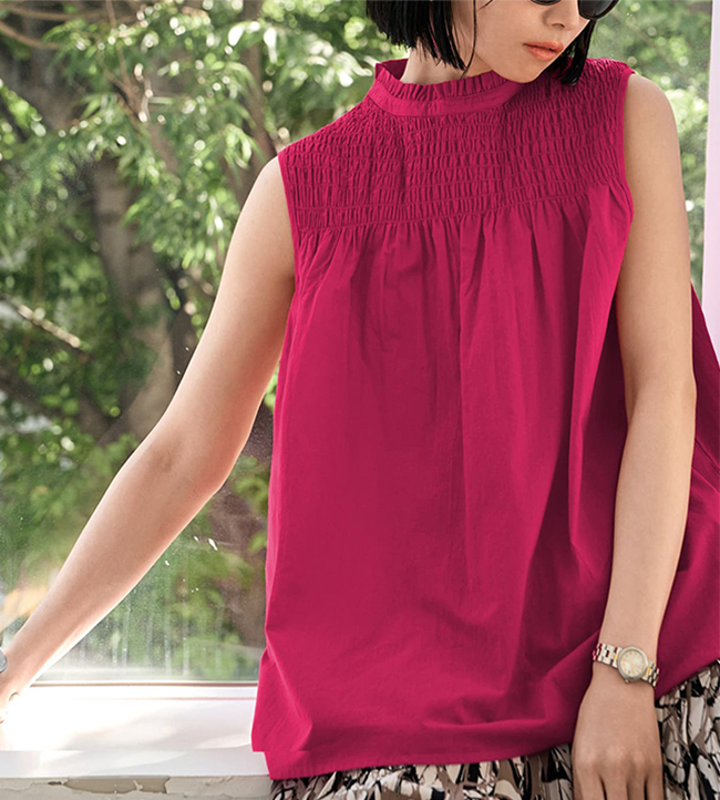 シャーリングコットンノースリブラウス