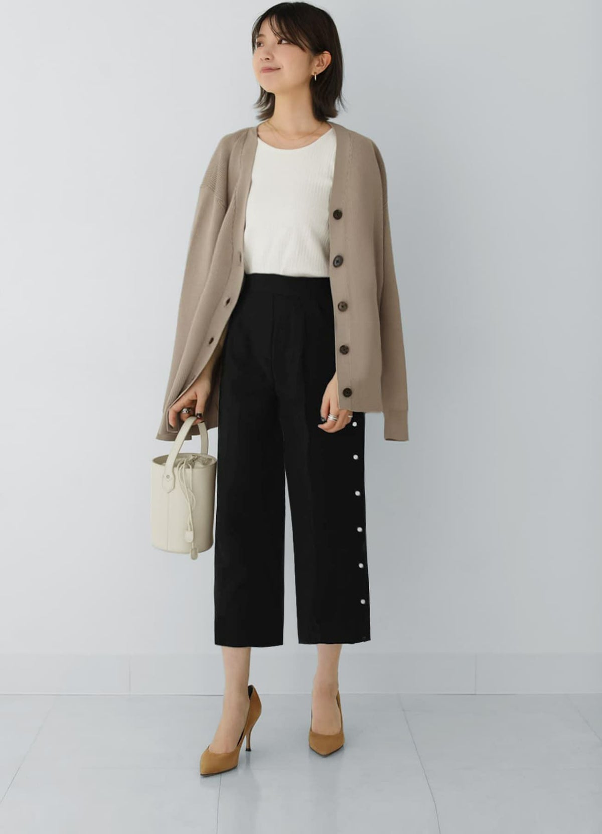 ボタンラインミディ丈ワイドパンツ【OUTLET】