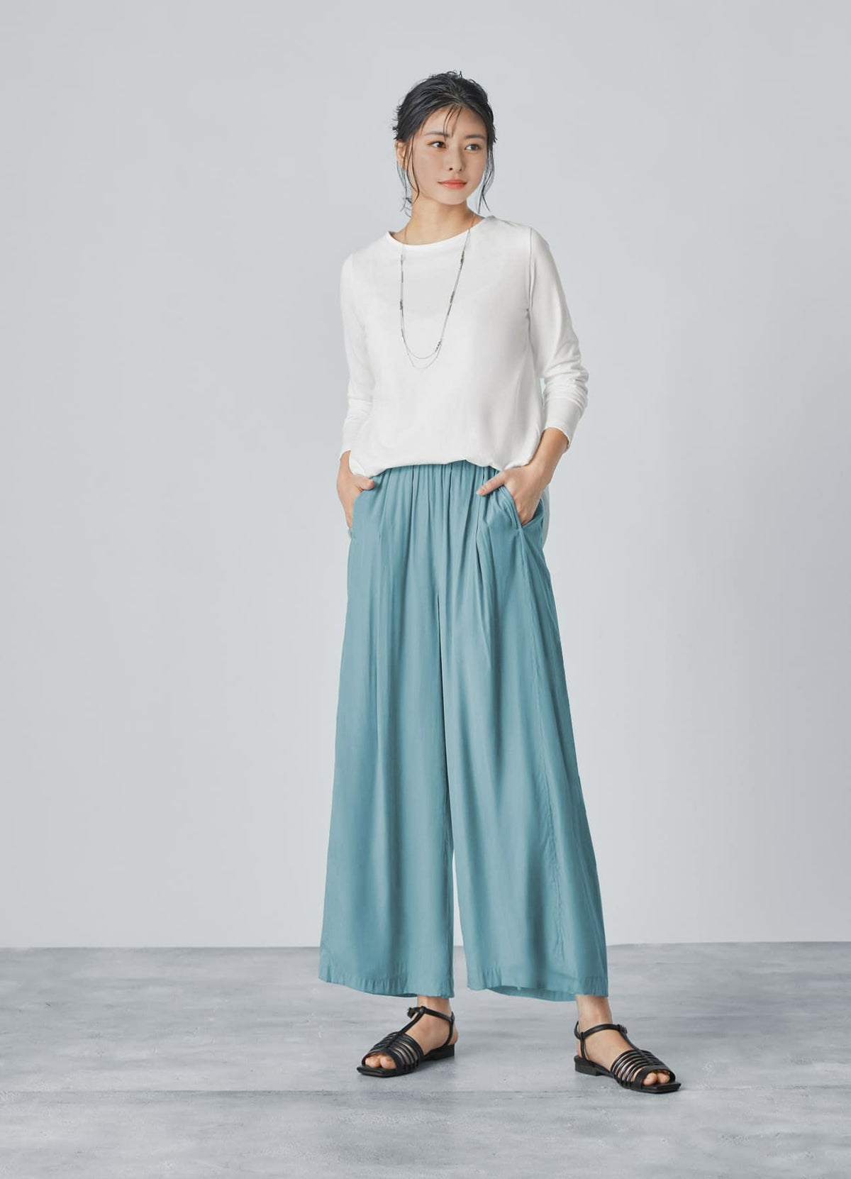 質感加工サテンギャザーワイドパンツ【OUTLET】