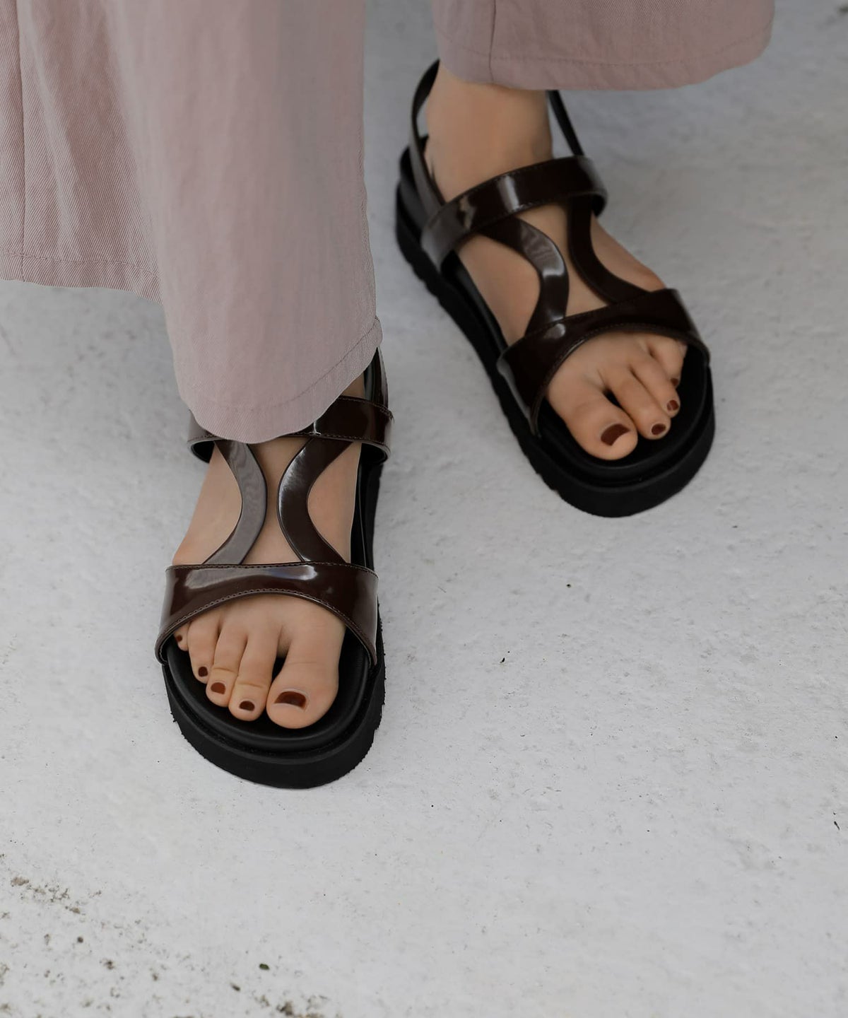 ダークブラウン