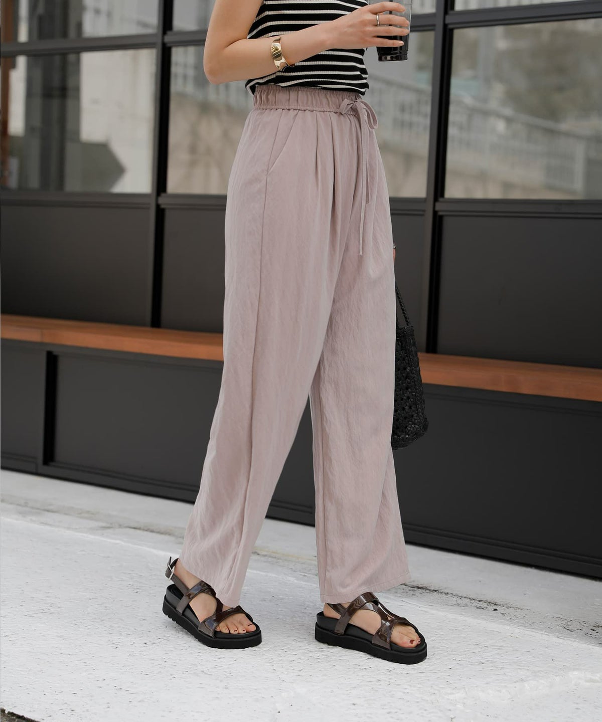 着用イメージ ダークブラウン