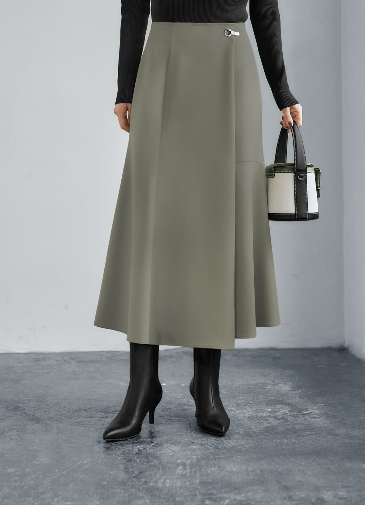 オリーブベージュ