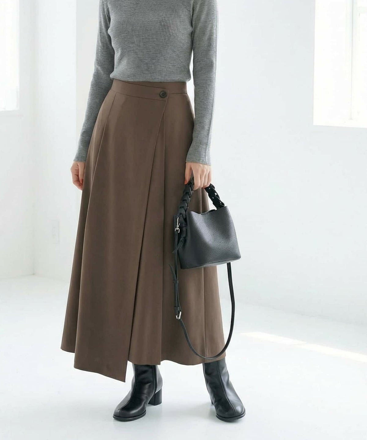 ブラウンカーキ