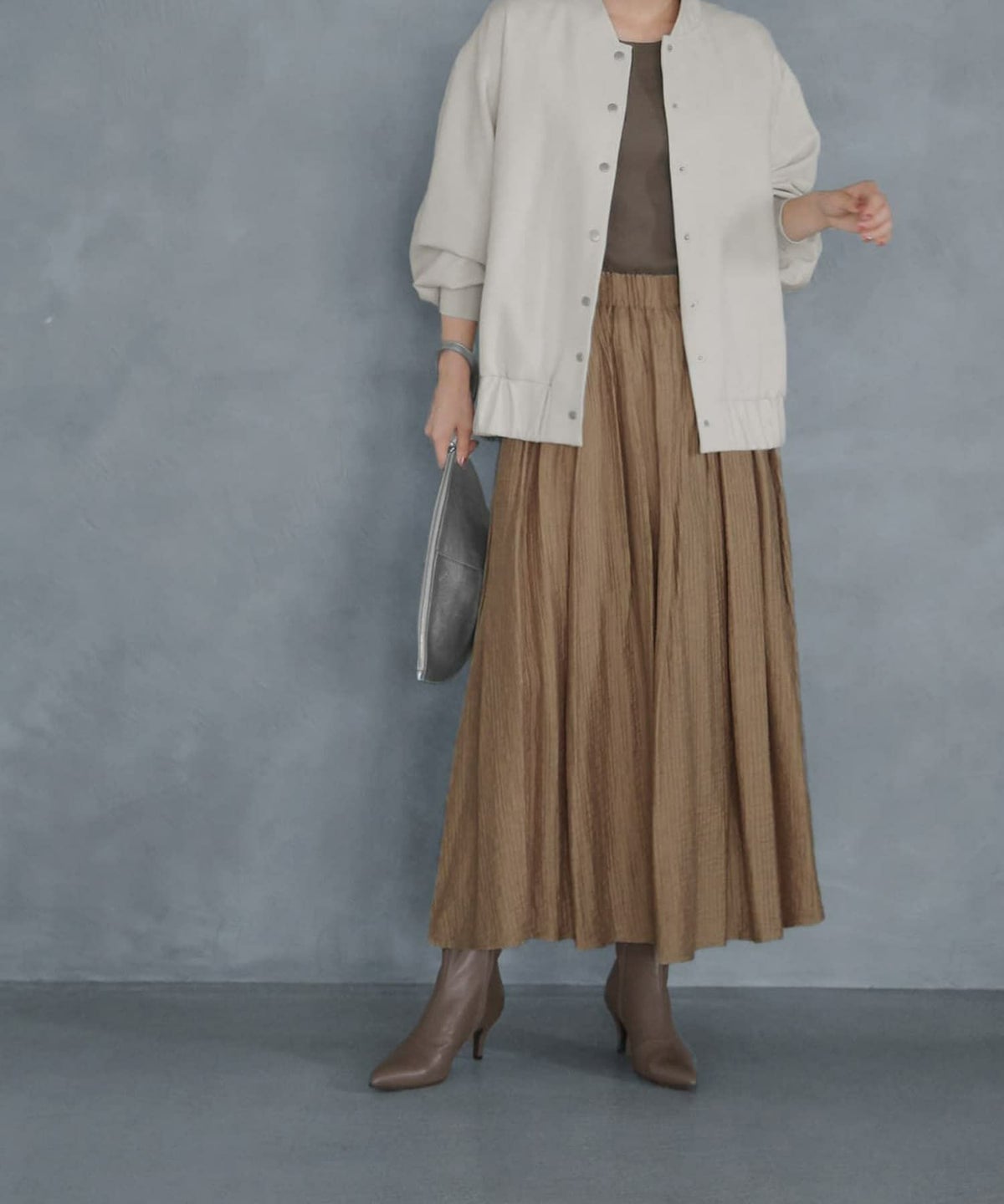 グレイッシュカーキ