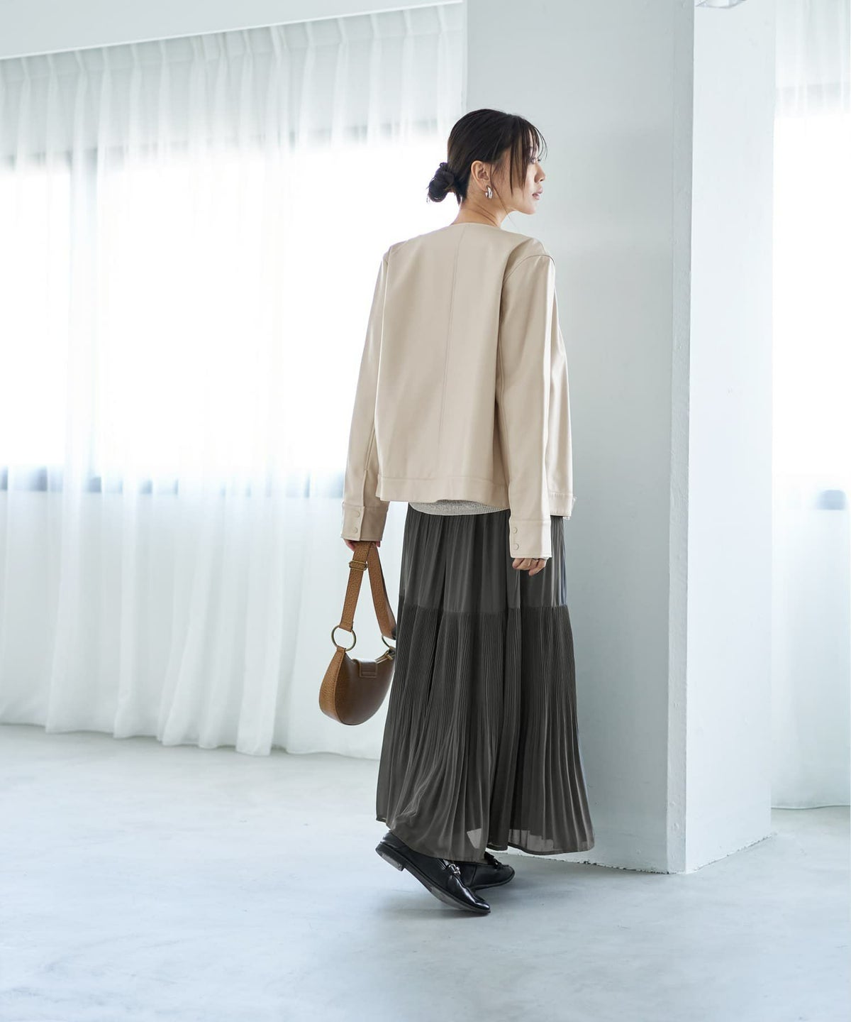 着用イメージ 166cm グレイッシュホワイト S-Mサイズ