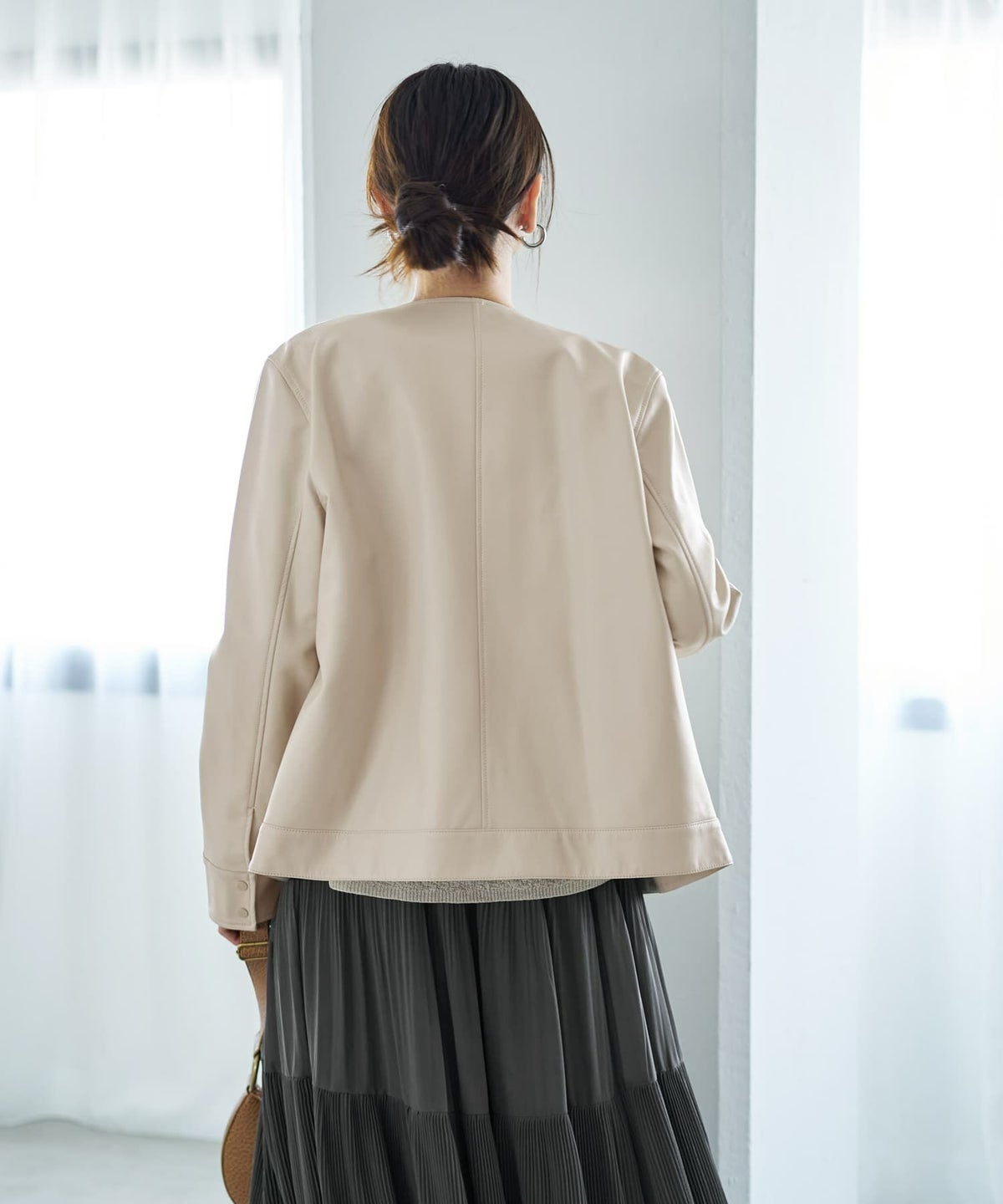 着用イメージ 166cm グレイッシュホワイト S-Mサイズ