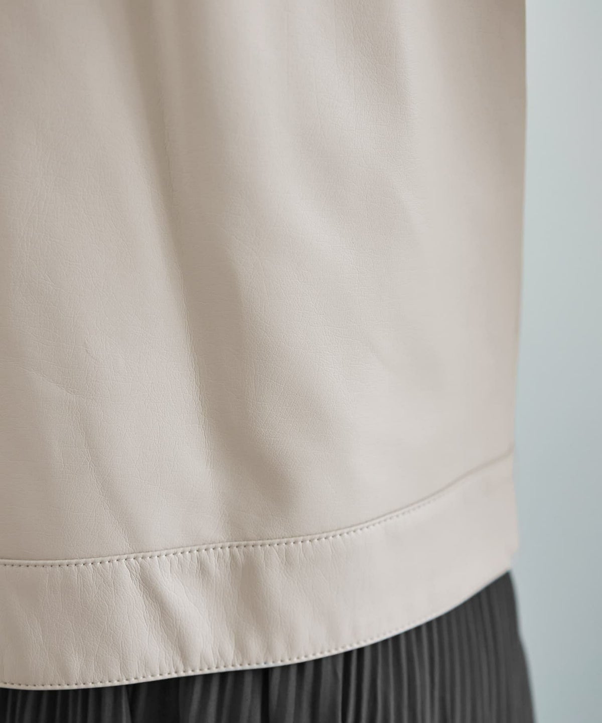 着用イメージ 166cm グレイッシュホワイト S-Mサイズ