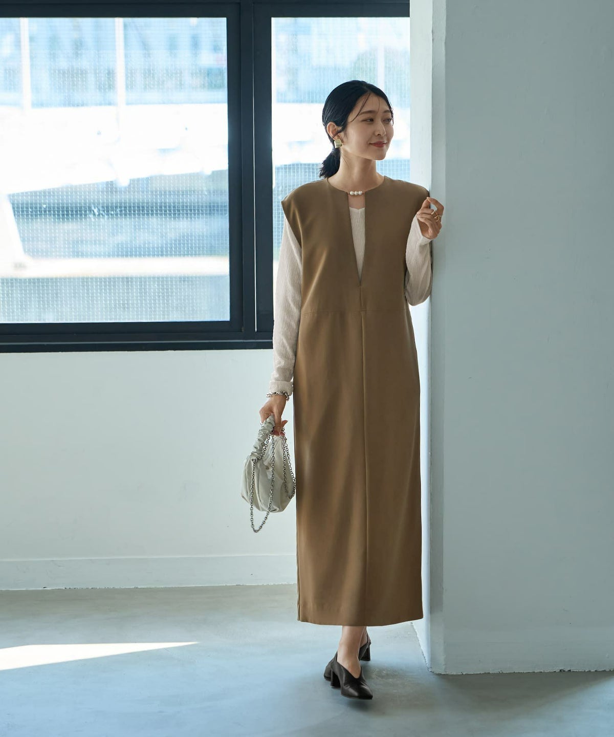 カーキベージュ