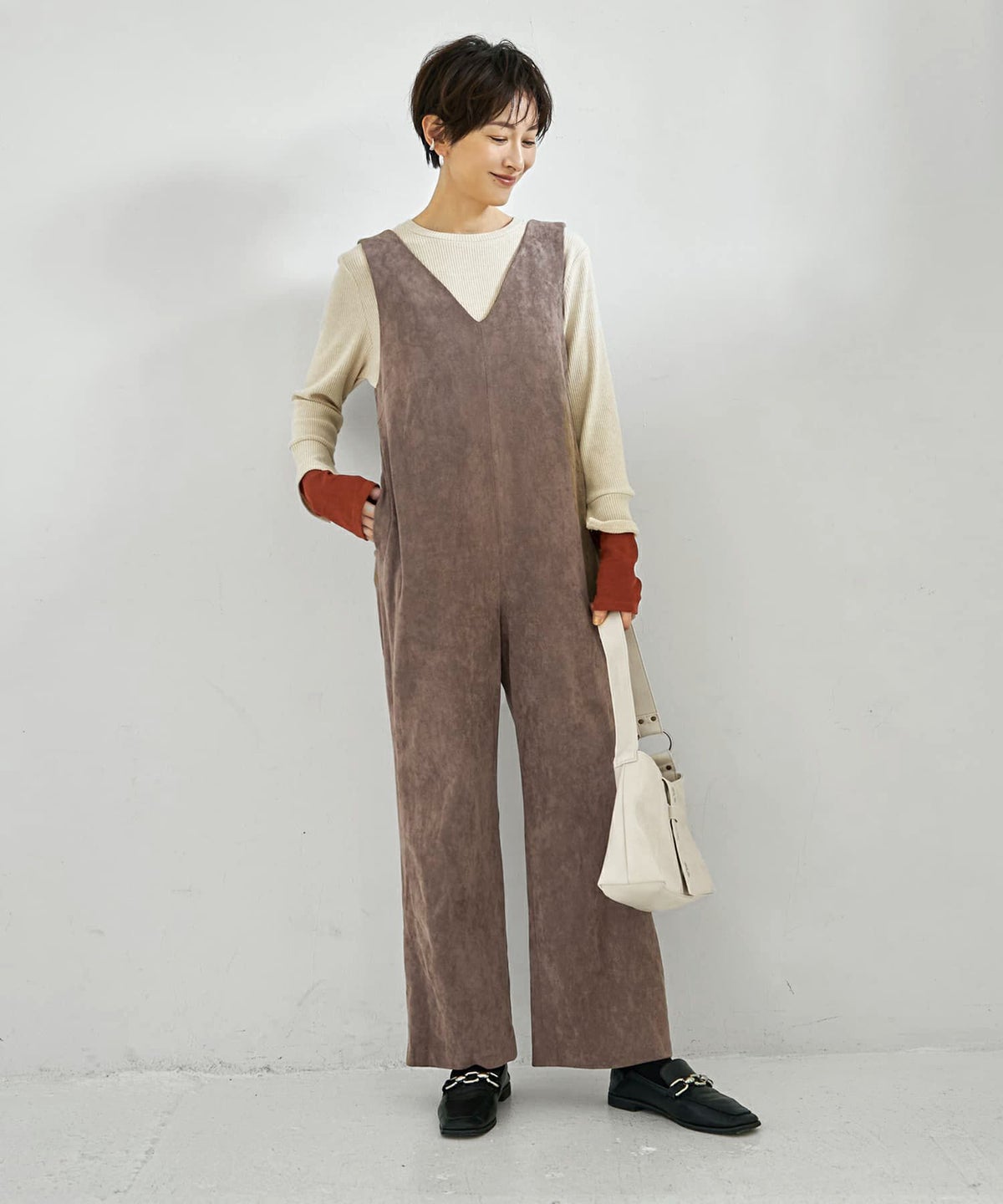 グレイッシュブラウン