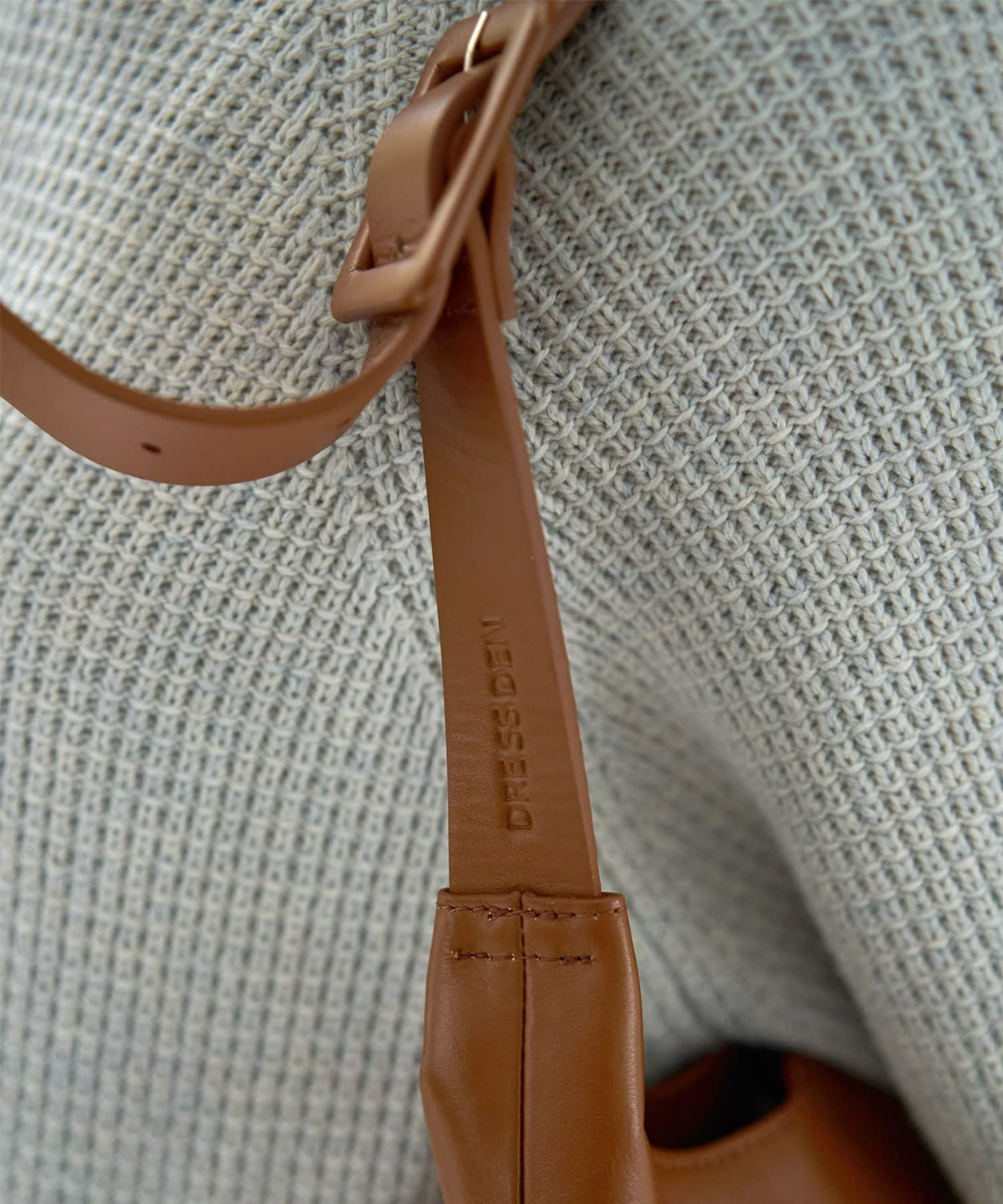 ライトブラウン 