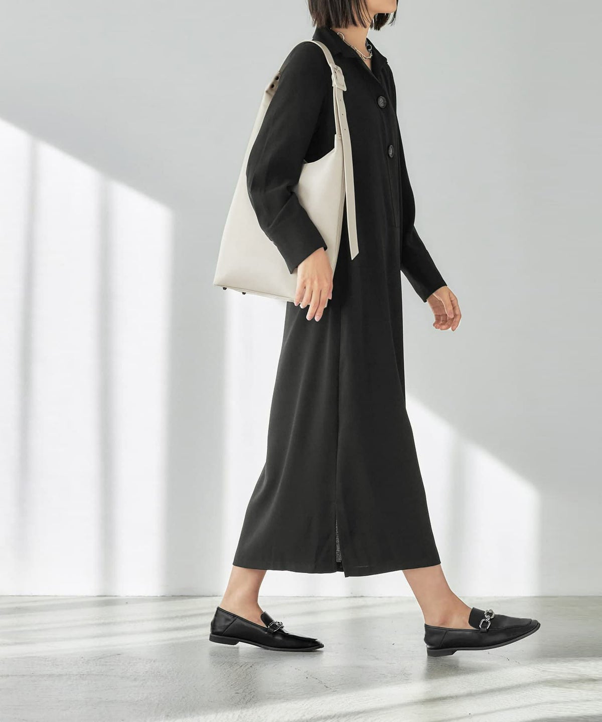 グレイッシュホワイト 