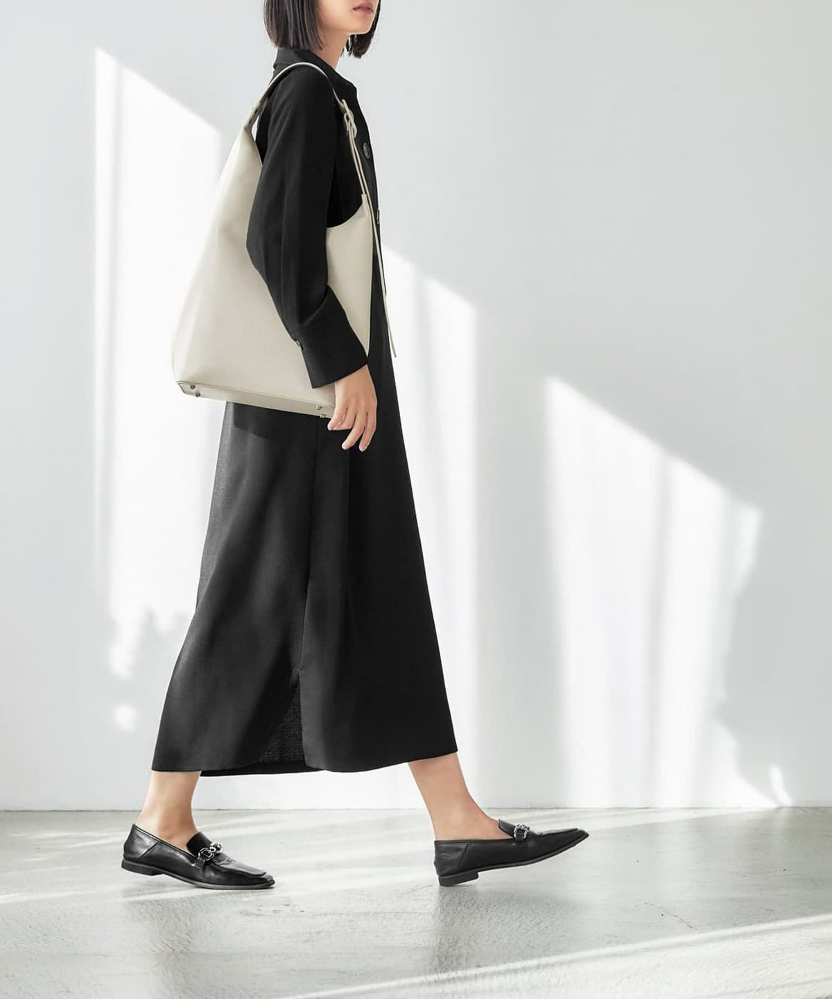 グレイッシュホワイト 