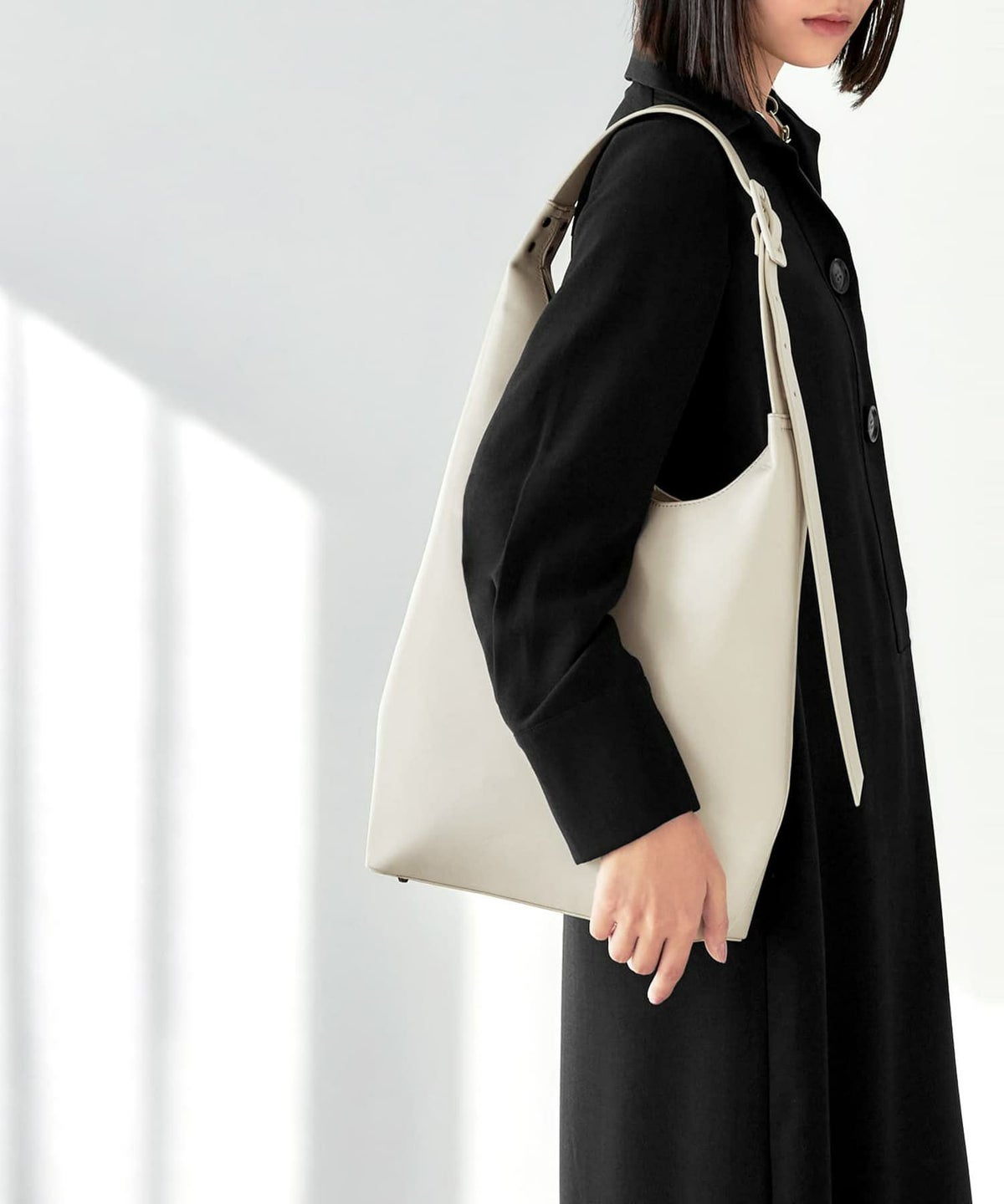 グレイッシュホワイト 