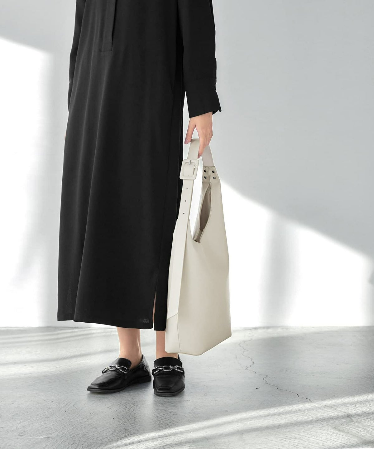 グレイッシュホワイト 