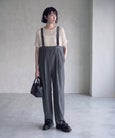 グレー