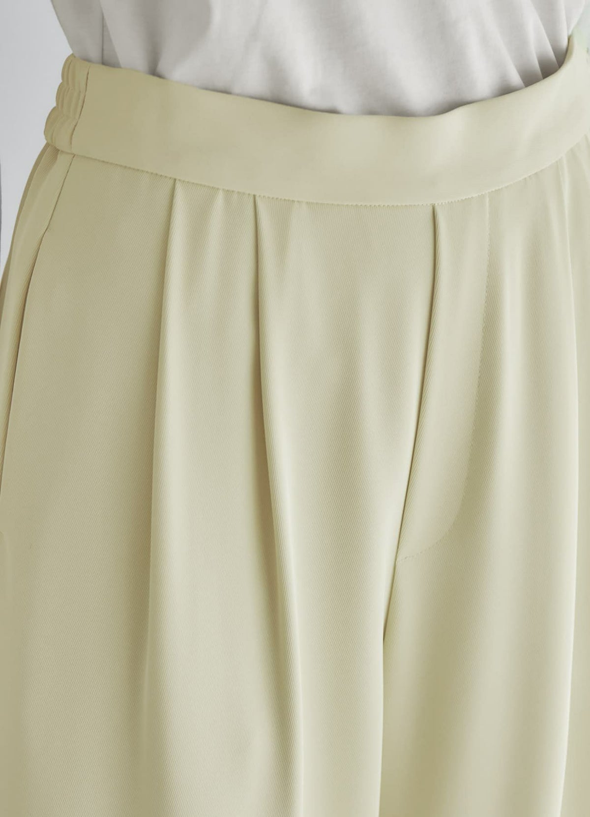 着用イメージ S-01サイズ クリーム