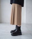 ベージュ