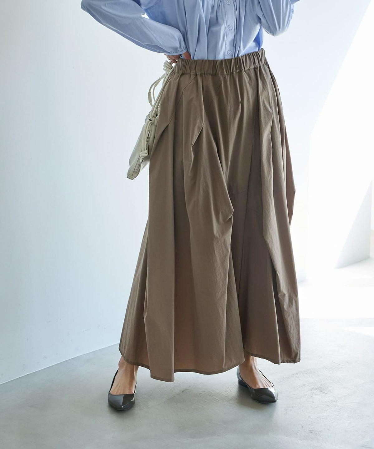 サンドベージュ