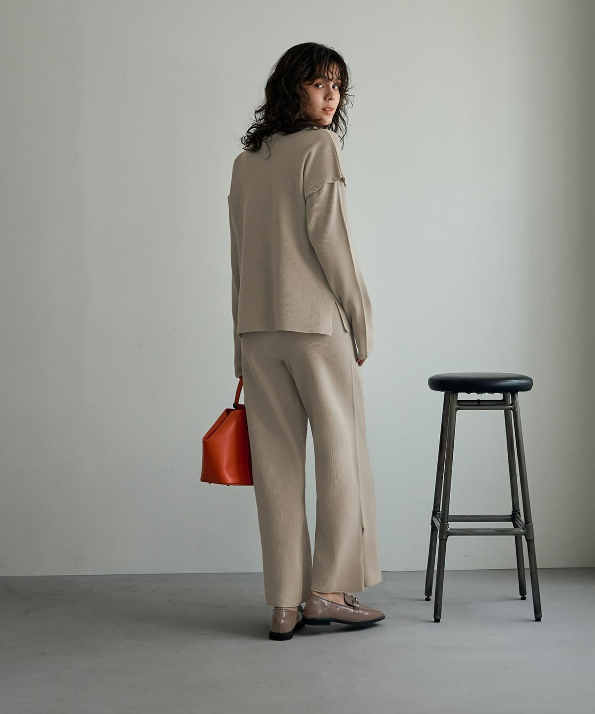 着用イメージ 167cm グレージュ