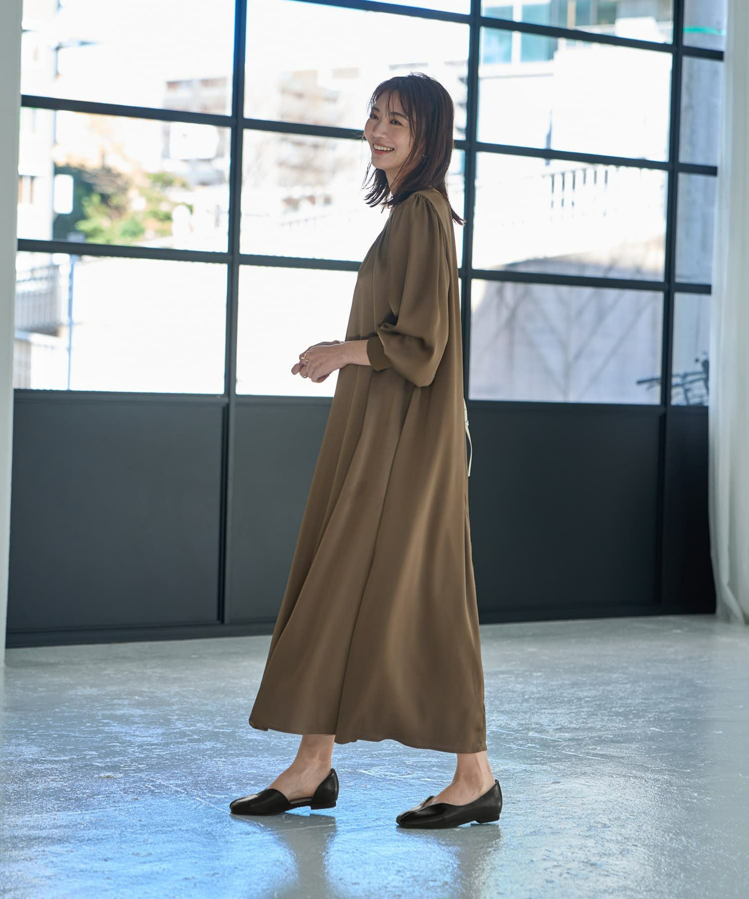 ノーブルサテンギャザーワンピース | おしゃれな大人レディース