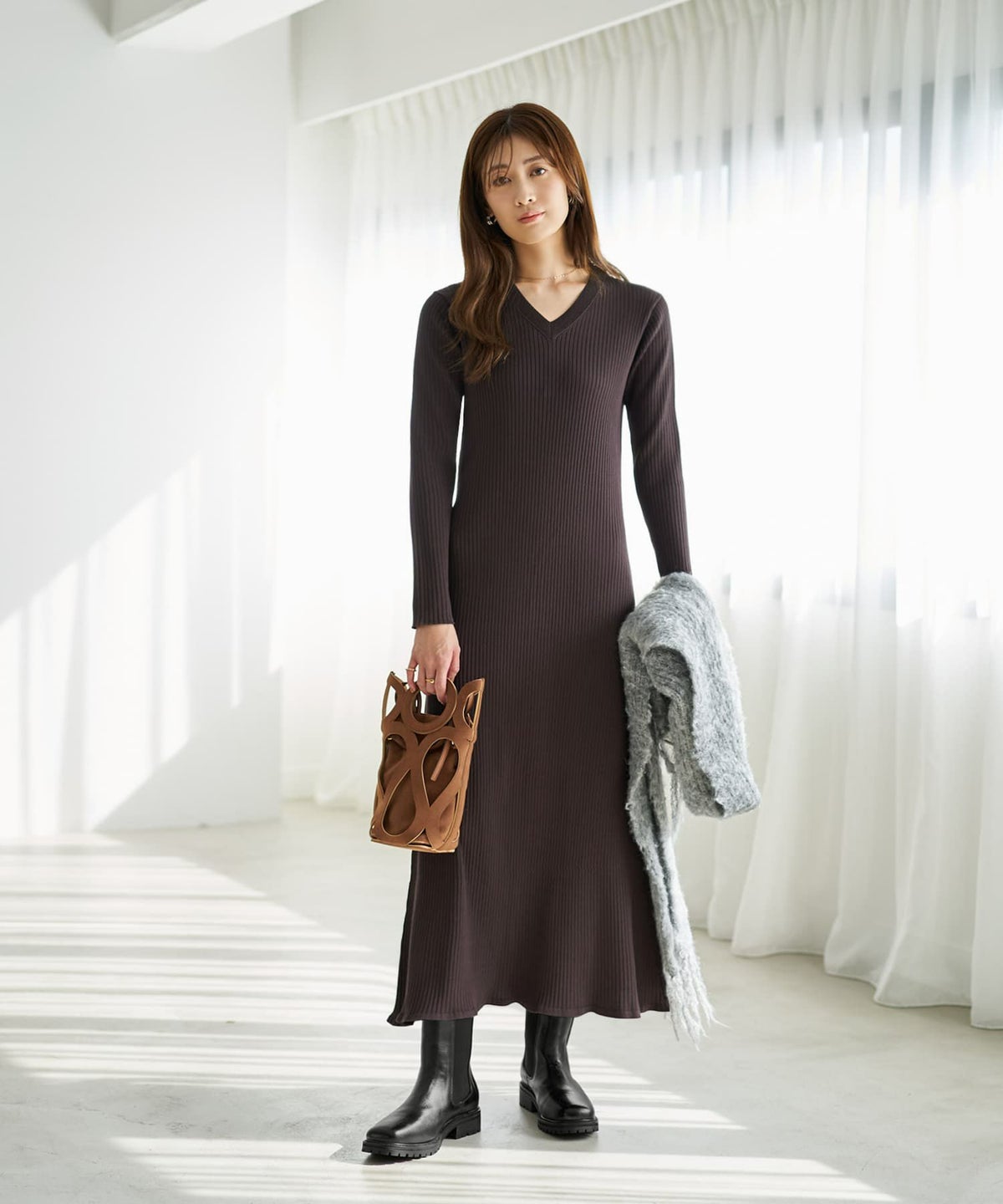 ダークブラウン