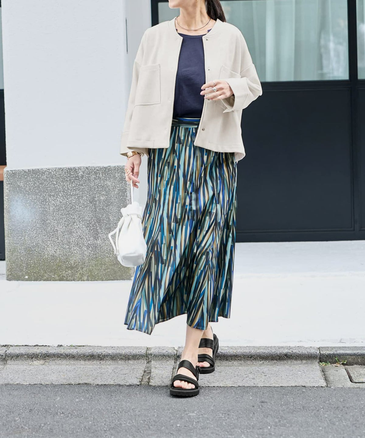 着用イメージ 167㎝　グレイッシュホワイト