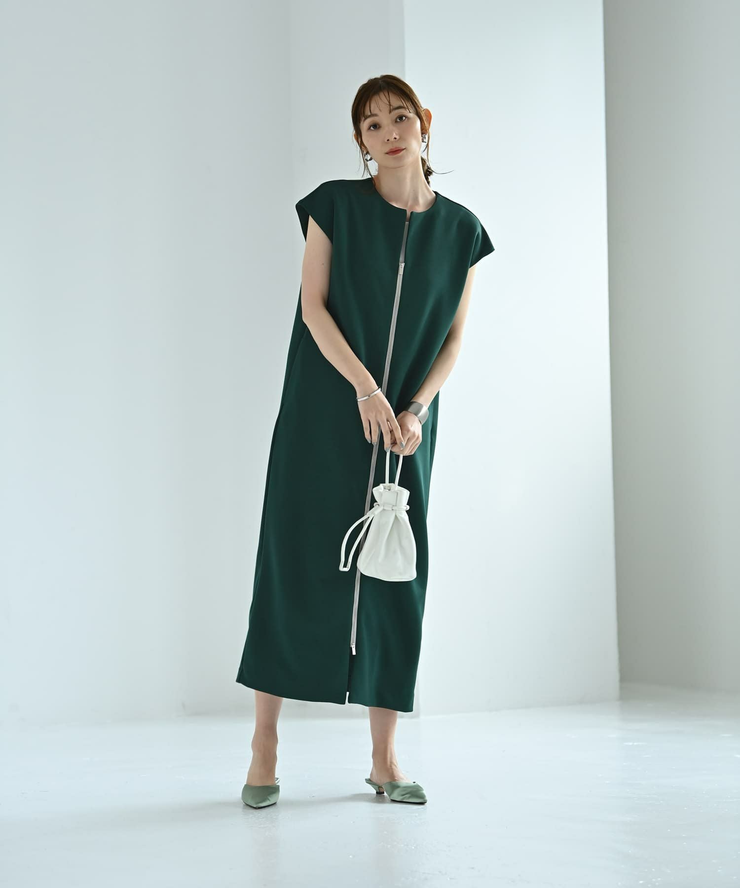※土日限定　ヤンマ産業　Xラインワンピース 七分袖　　深緑 Kana Oyama×BLK001】ジップジレワンピース／DELI size | おしゃれな