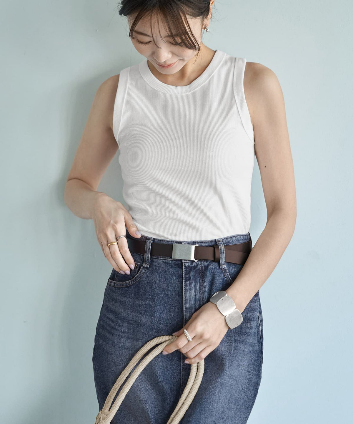 ダークブラウン