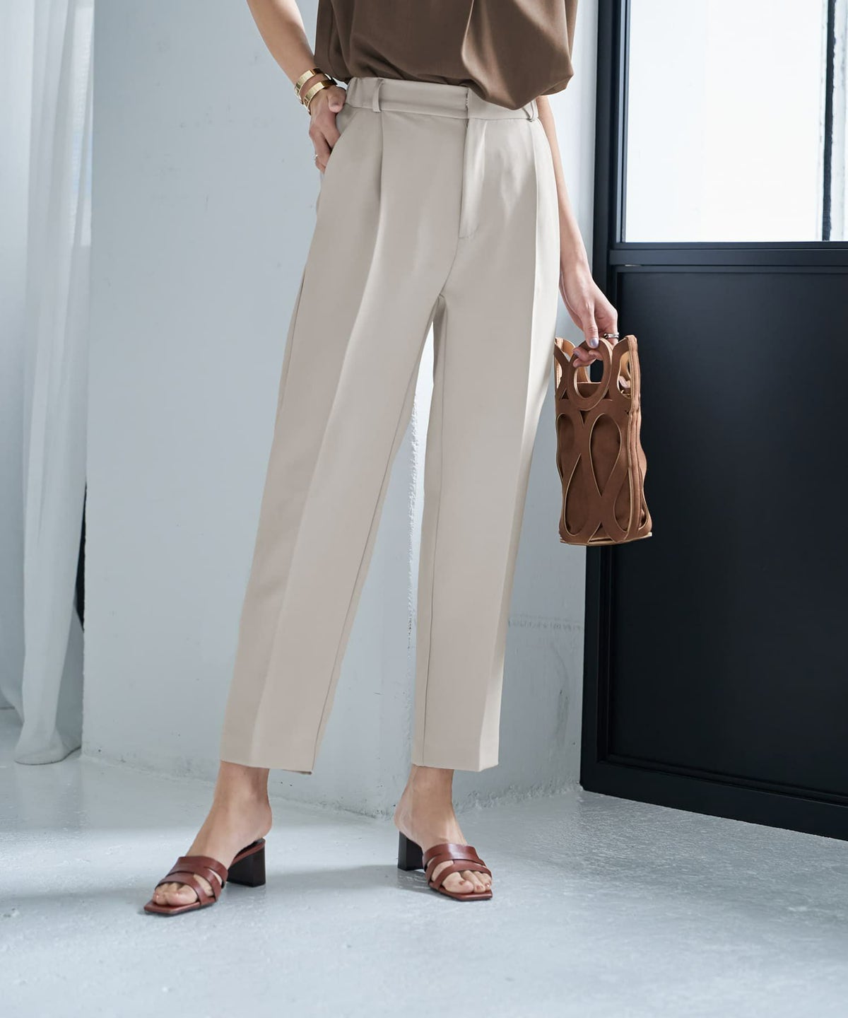 エクリュベージュ