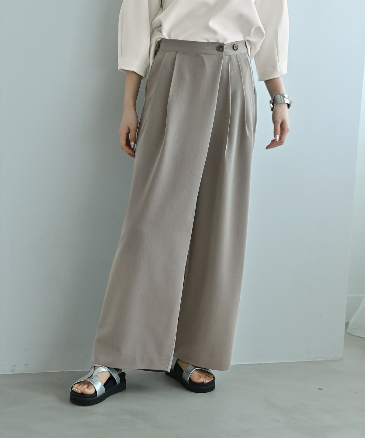 オリーブグレー