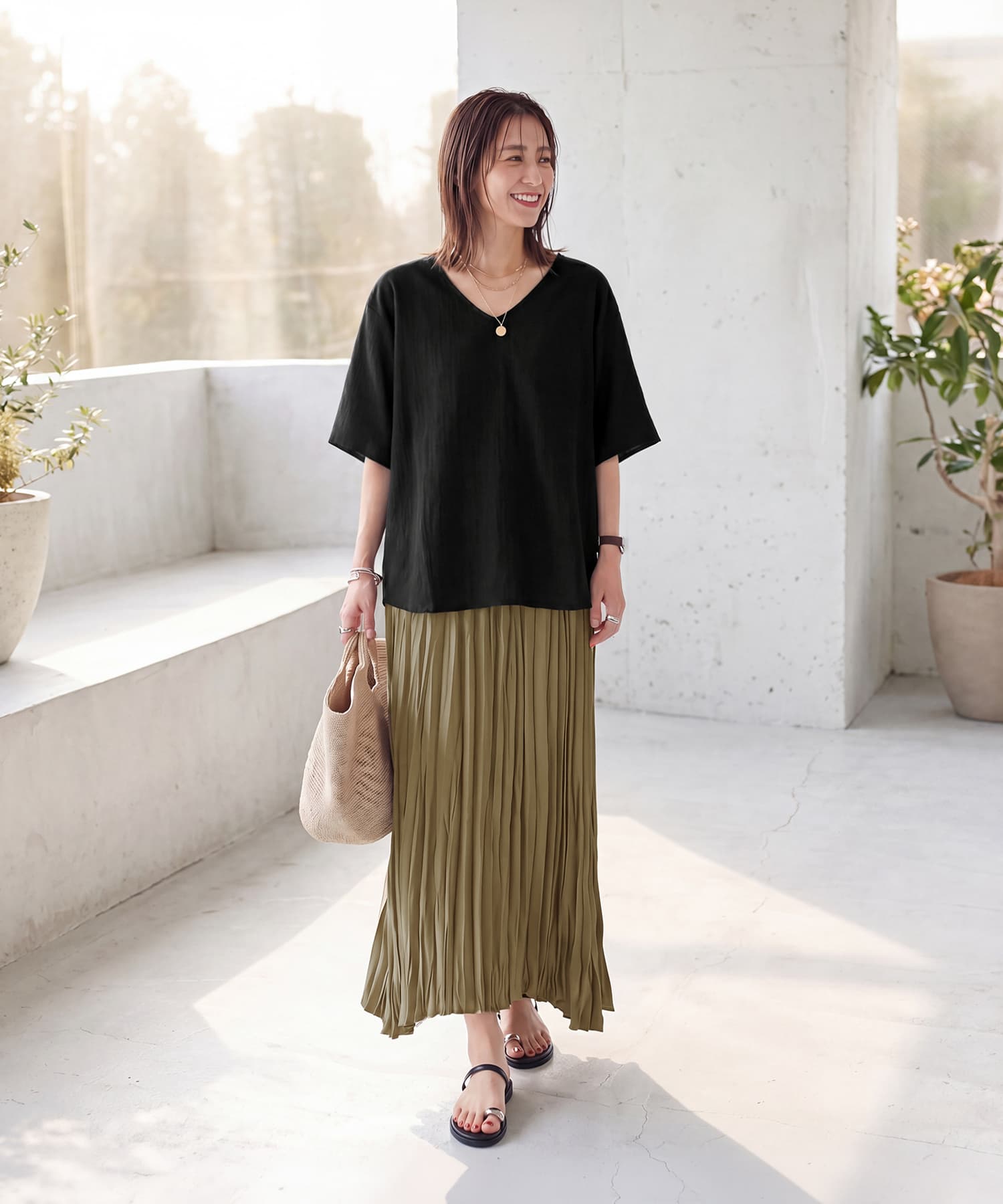 微シアー楊柳VネックTシャツ型ブラウス | おしゃれな大人レディース