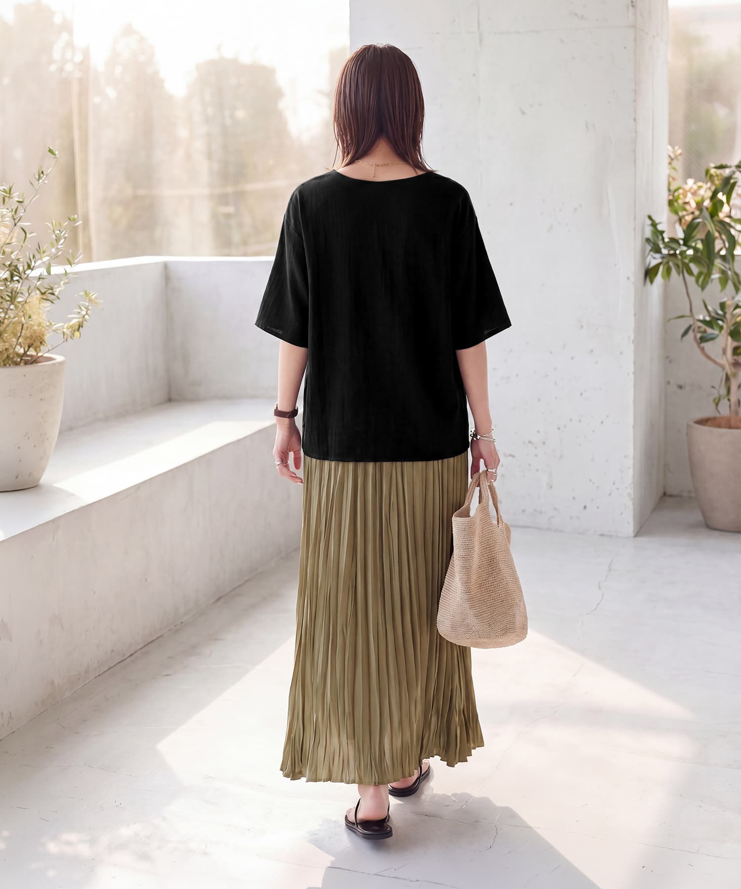 微シアー楊柳VネックTシャツ型ブラウス | おしゃれな大人レディース