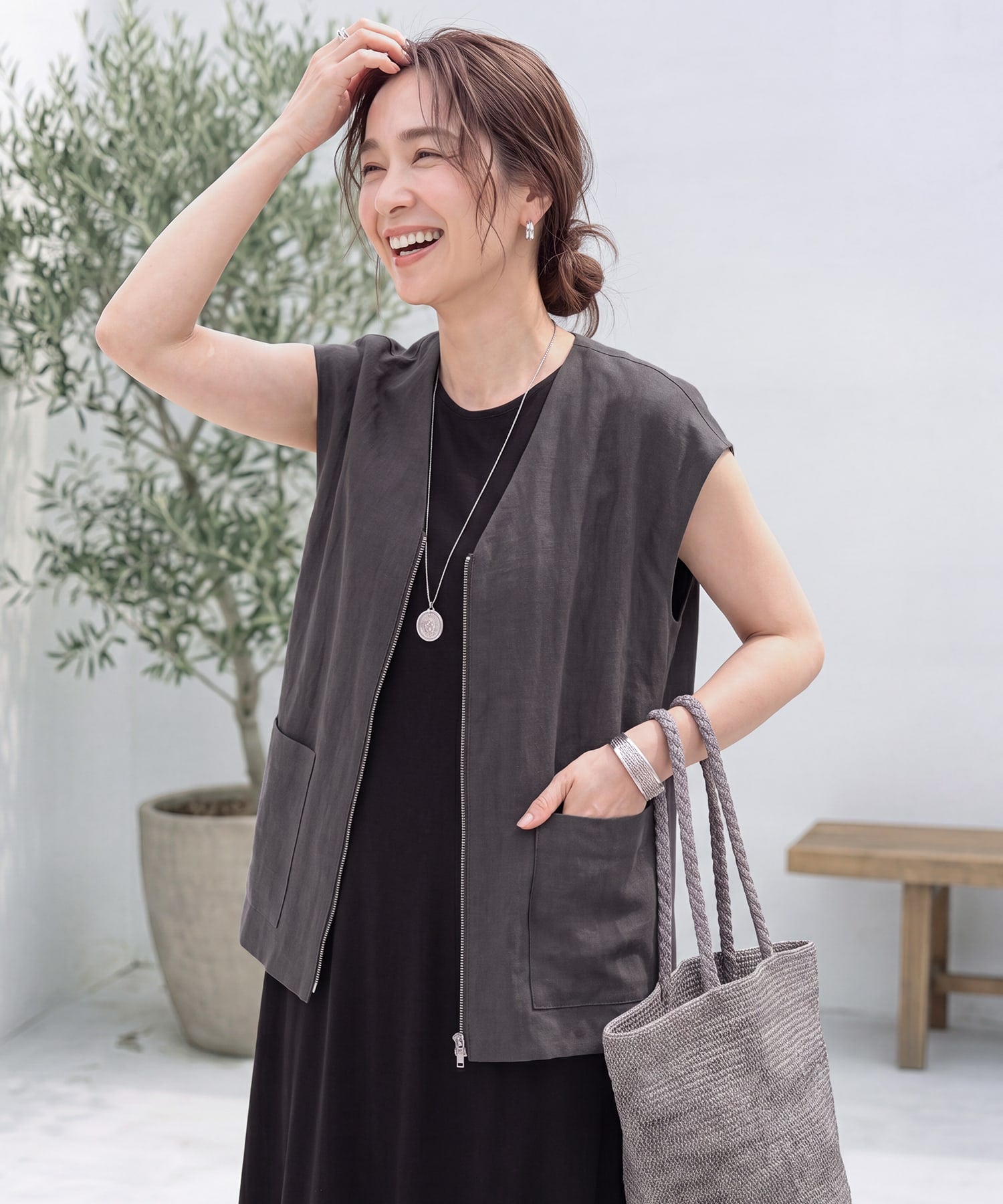 麻素材のベスト型サマージャケット | おしゃれな大人レディース