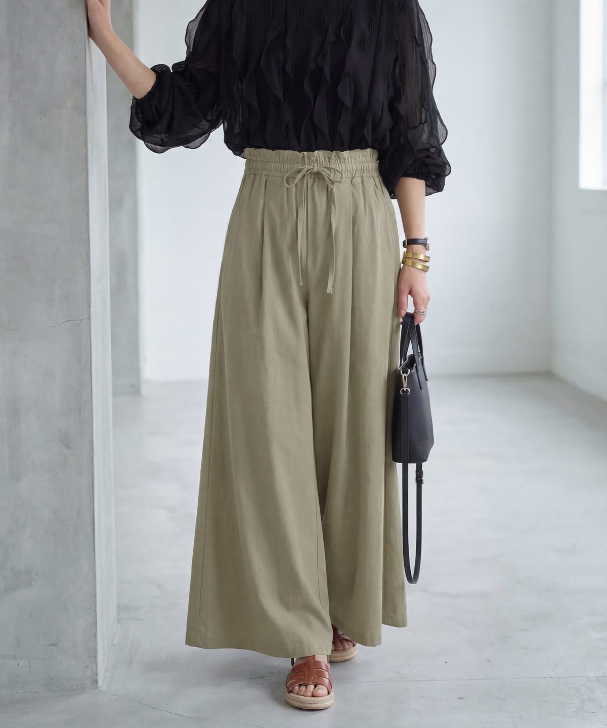 オリーブベージュ