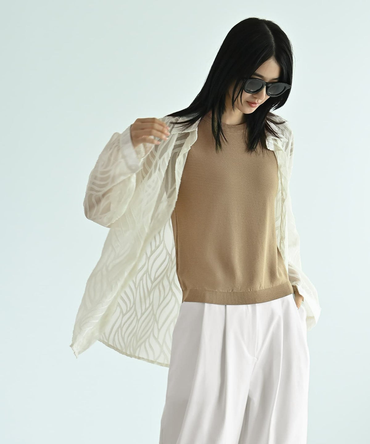 オリーブベージュ