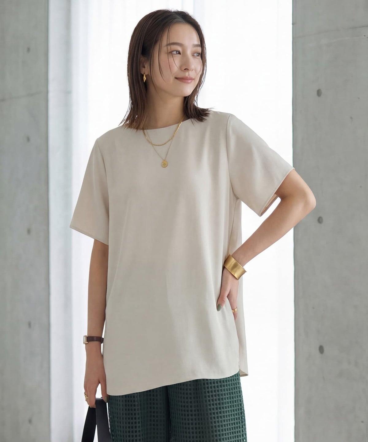 ライトベージュ