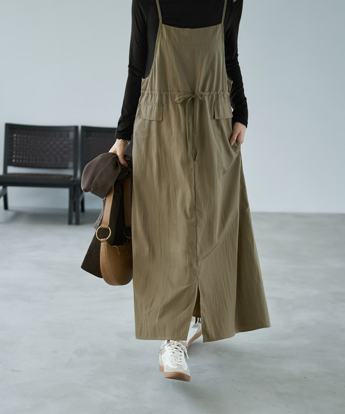 オリーブベージュ