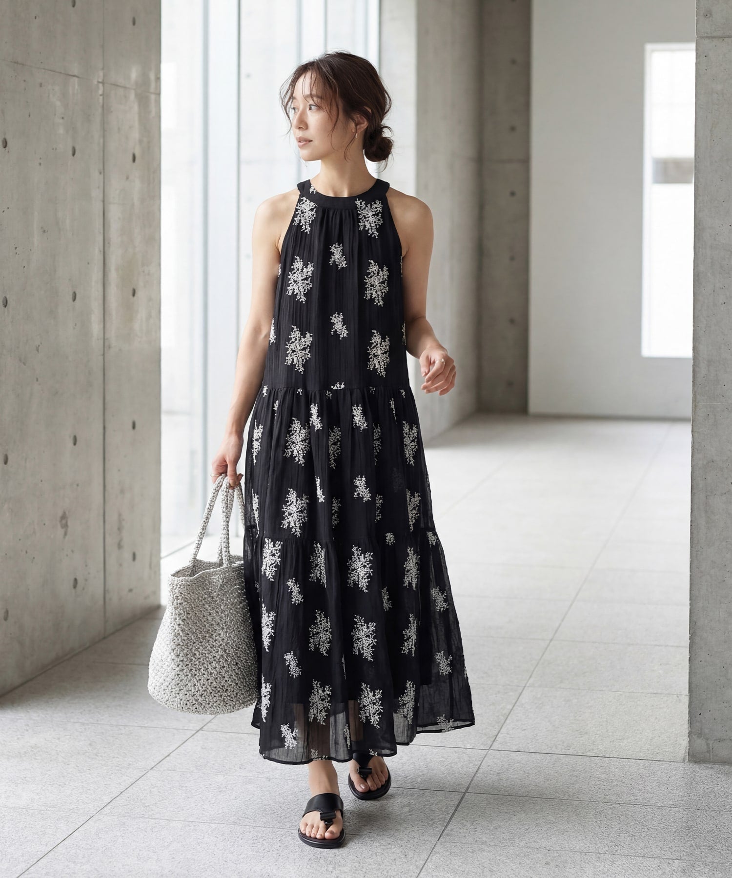 予約]ミモザ刺繍のホルターネックティアードワンピース【5月中旬～下旬