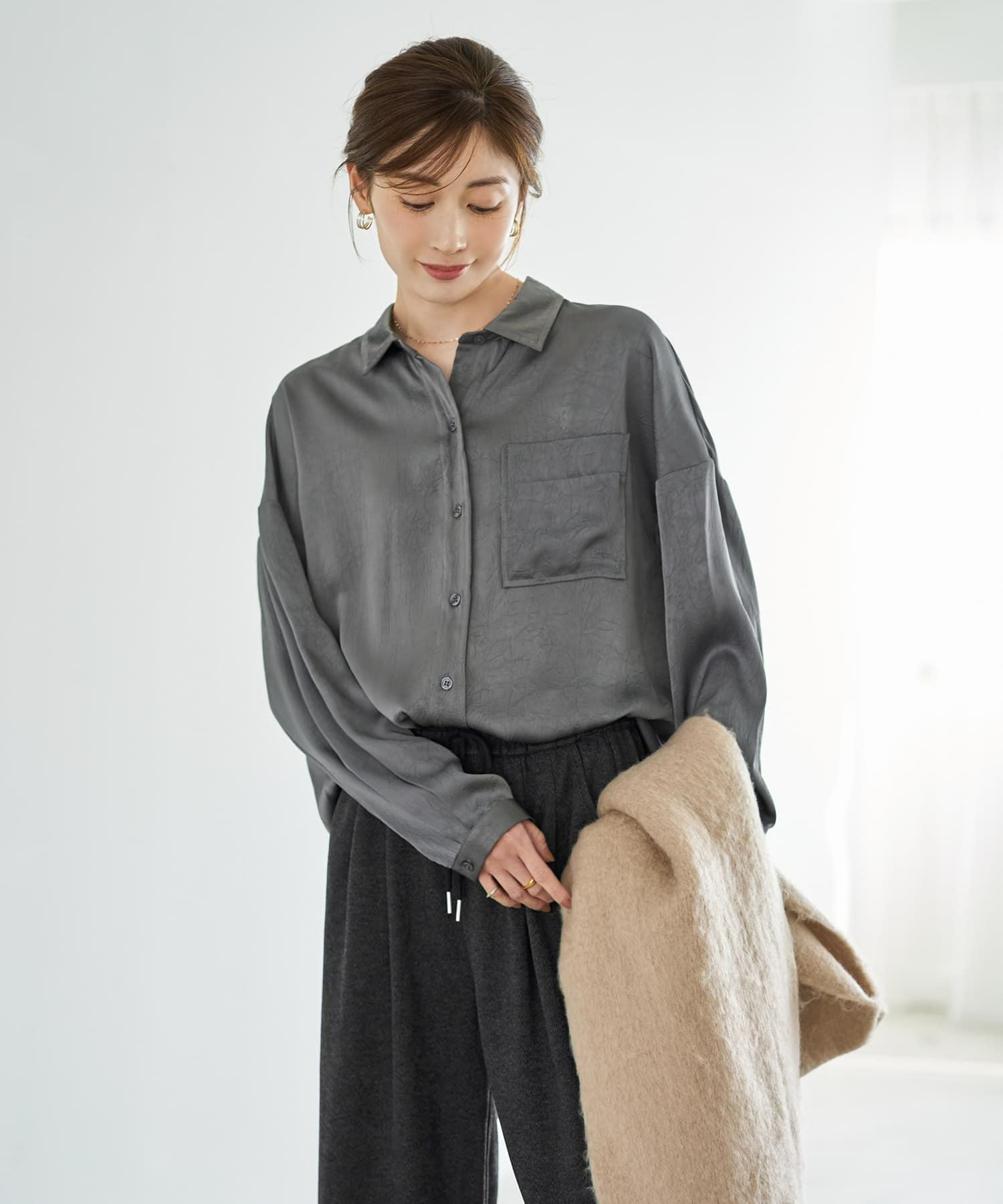 LUXE】シボ入りとろみサテンシャツB | おしゃれな大人レディース