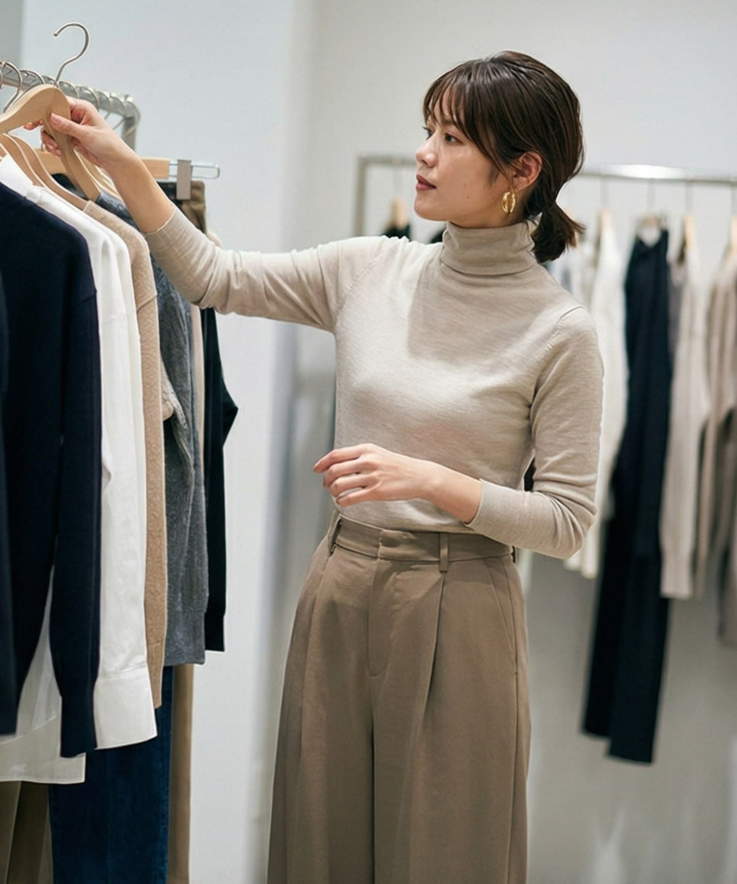 DELI by】ツイストゴールドフープピアス | おしゃれな大人レディース