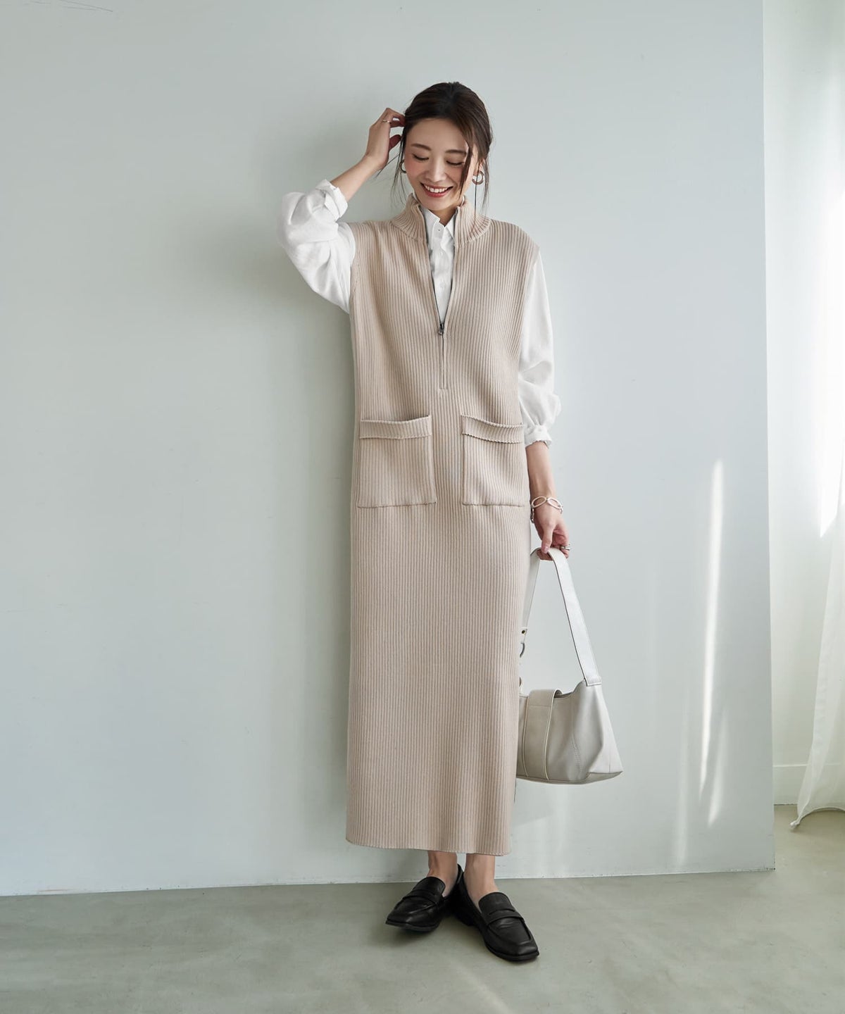 サンドベージュ