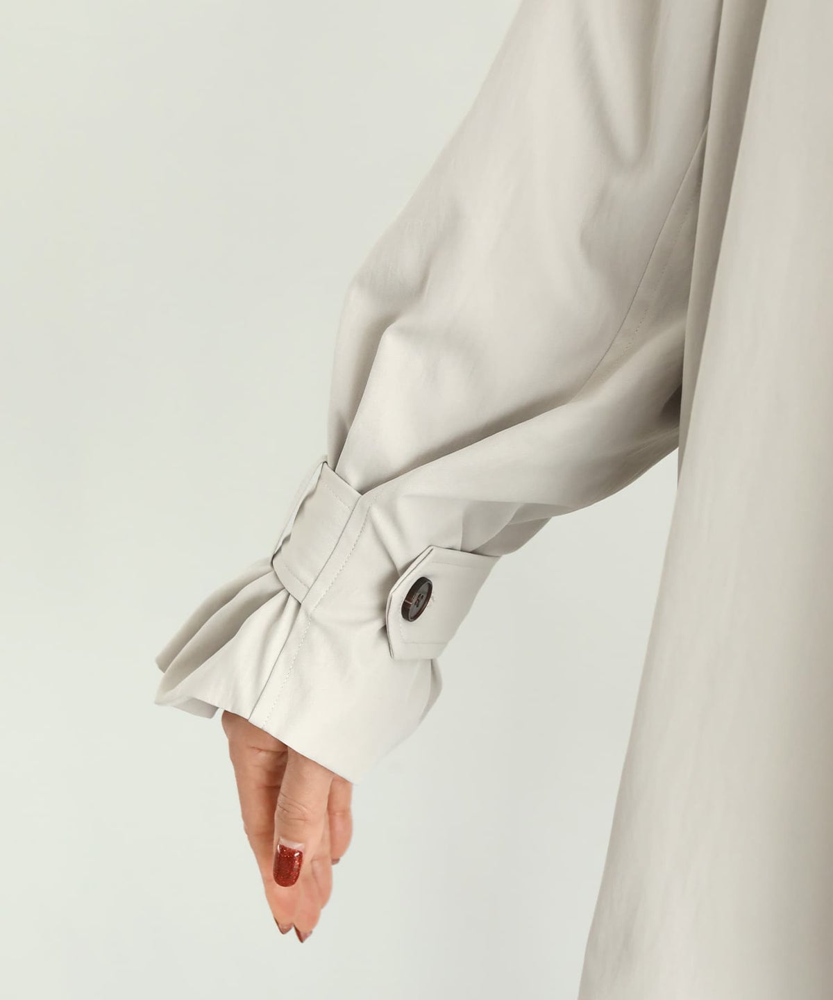 ライトベージュ