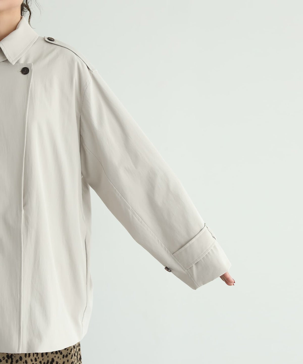 ライトベージュ