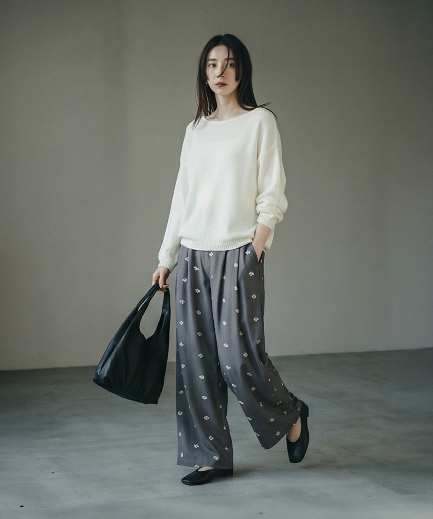BLK001】花柄刺繍ツイルタックパンツ | おしゃれな大人レディース