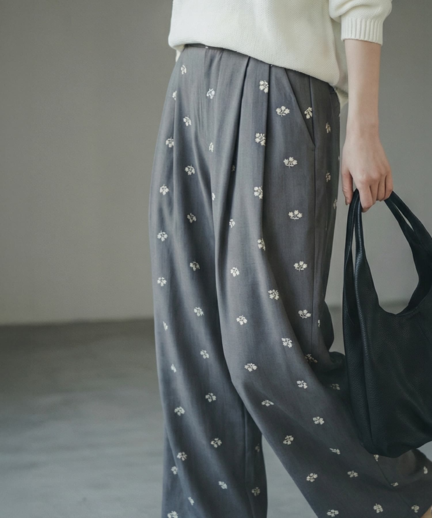 BLK001】花柄刺繍ツイルタックパンツ | おしゃれな大人レディース