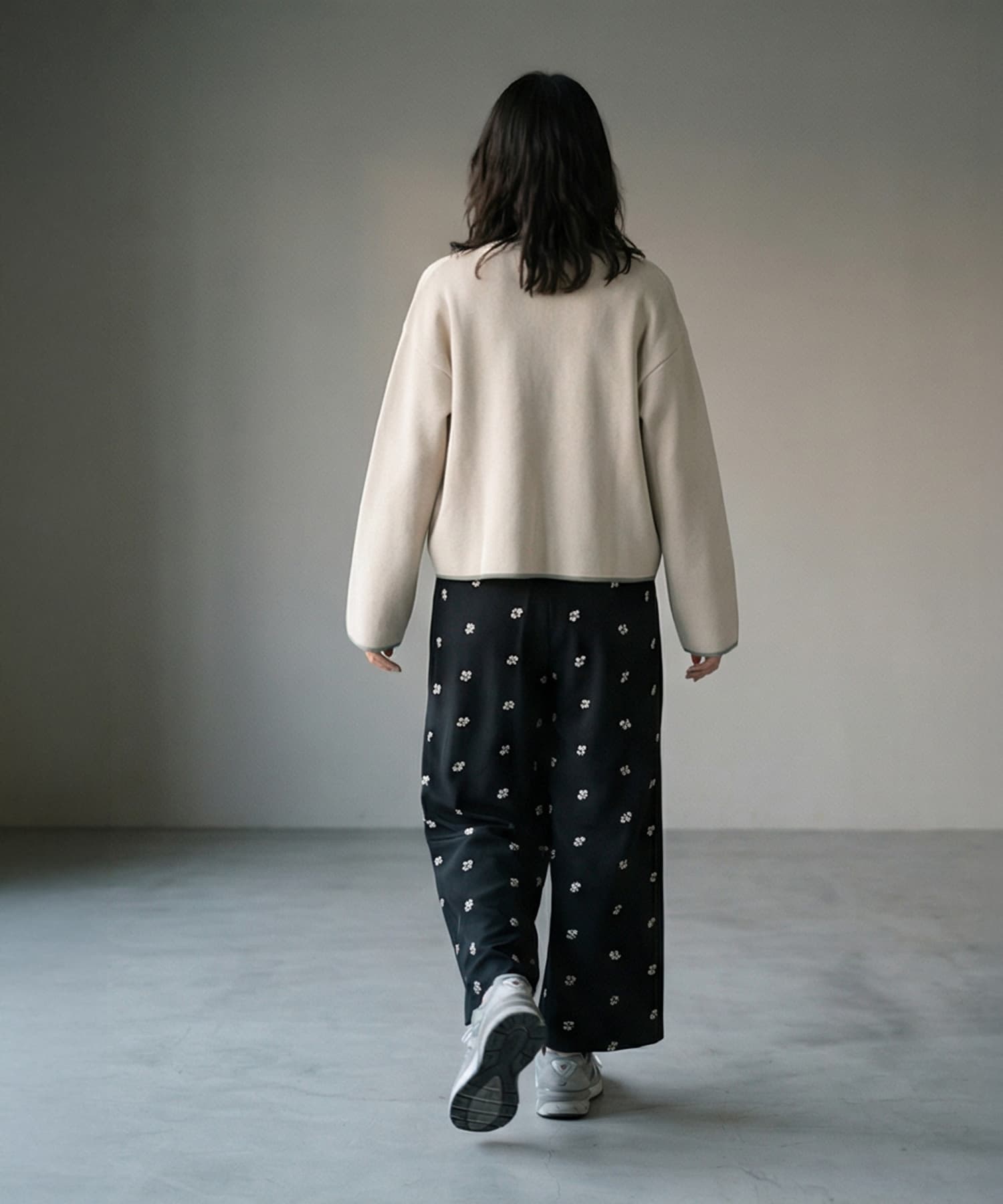 BLK001】花柄刺繍ツイルタックパンツ | おしゃれな大人レディース