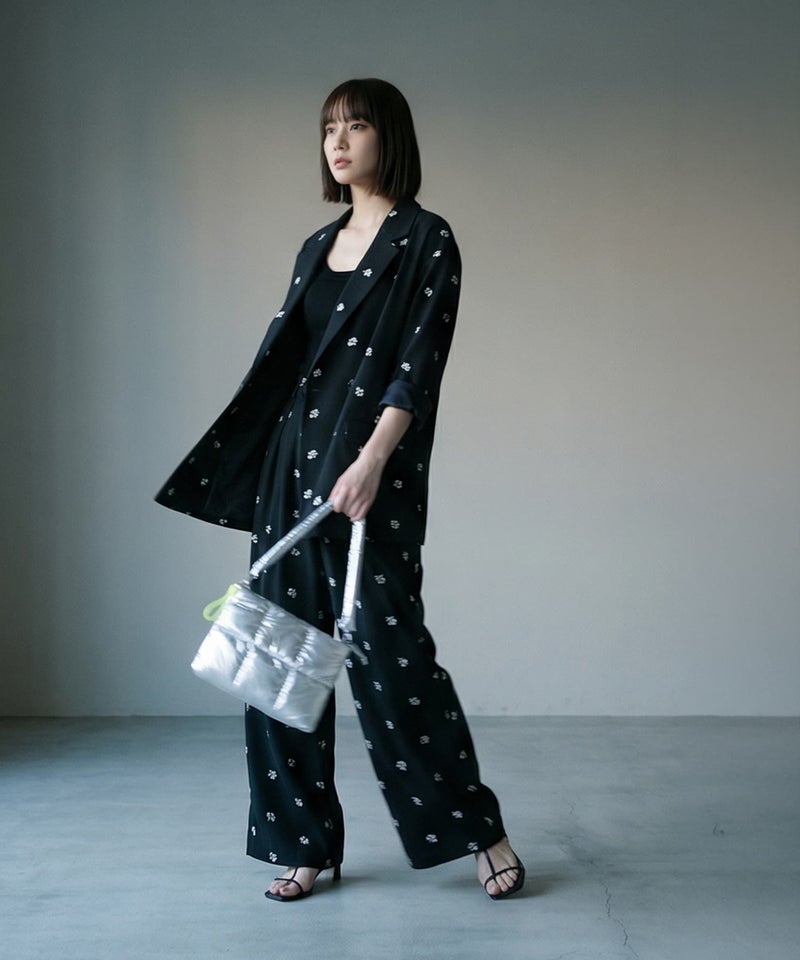SET］【BLK001】花柄刺繍ツイルテーラードジャケット×タックパンツ 